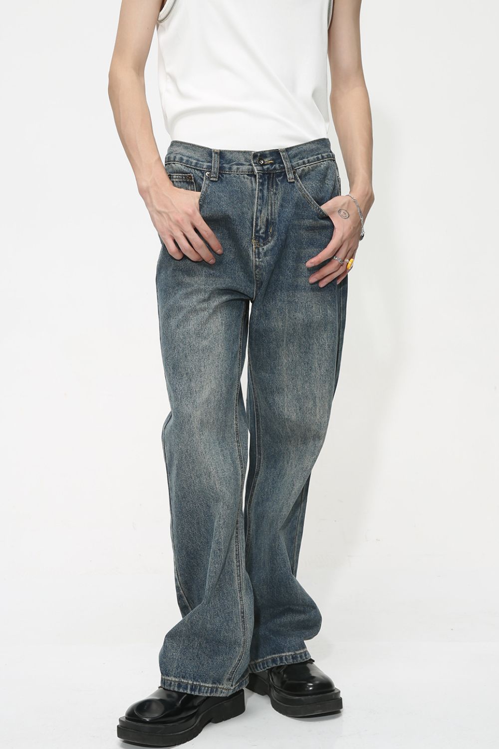Mid Rise Jeans with Pockets