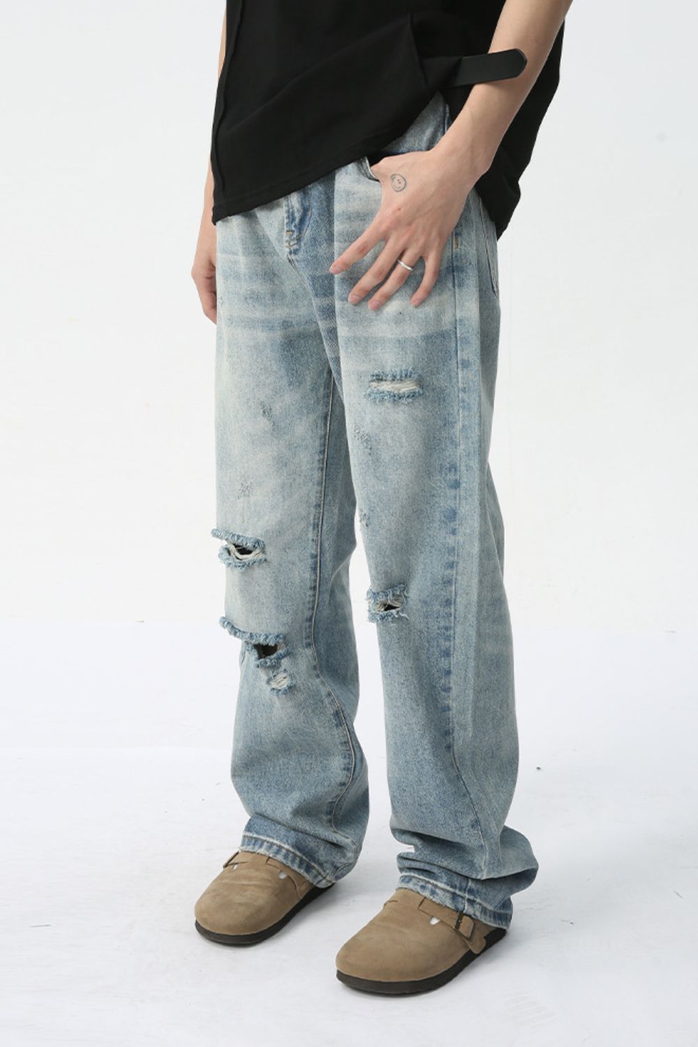 Distressed Wide Leg Jeans