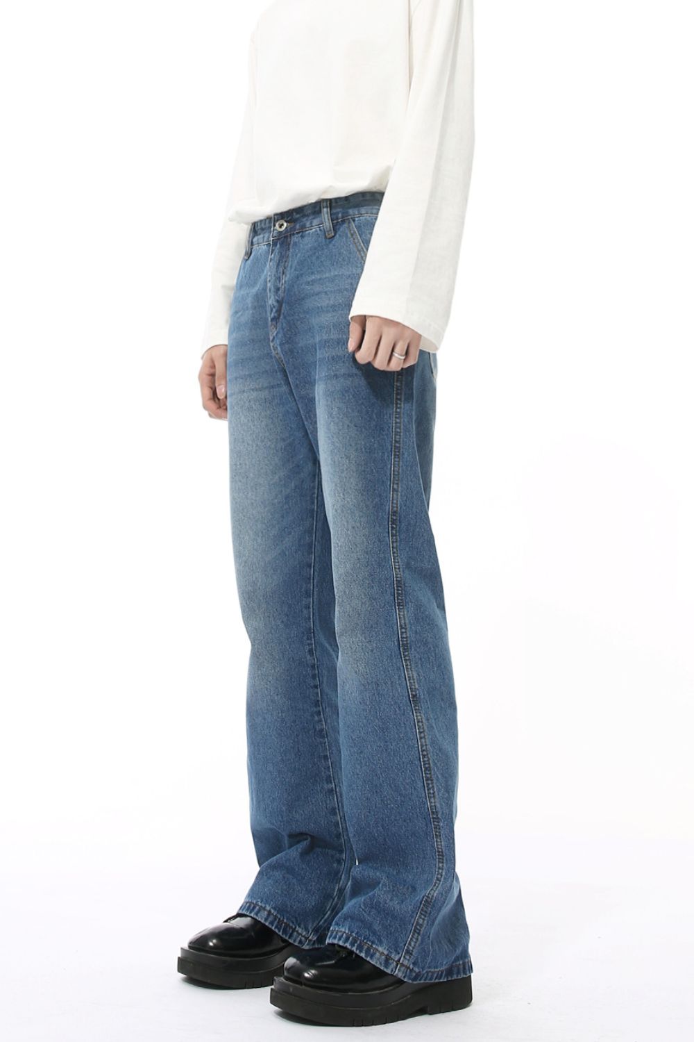 Mid Rise Jeans with Pockets