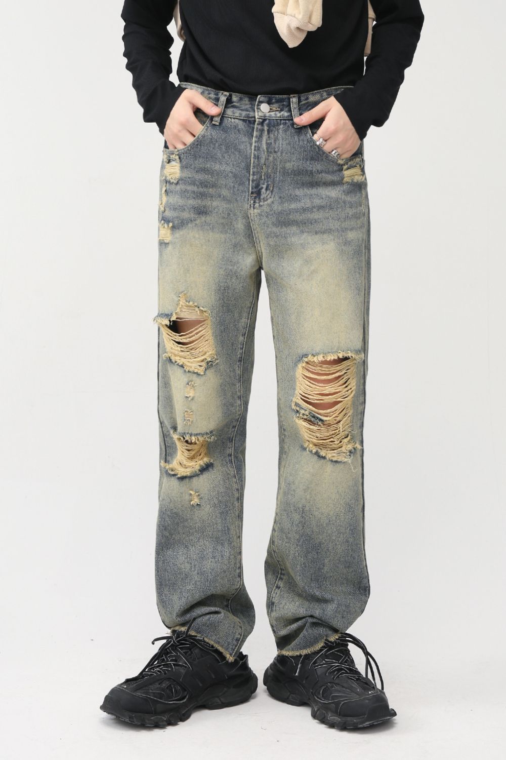 Distressed Mid Rise Jeans with Pockets