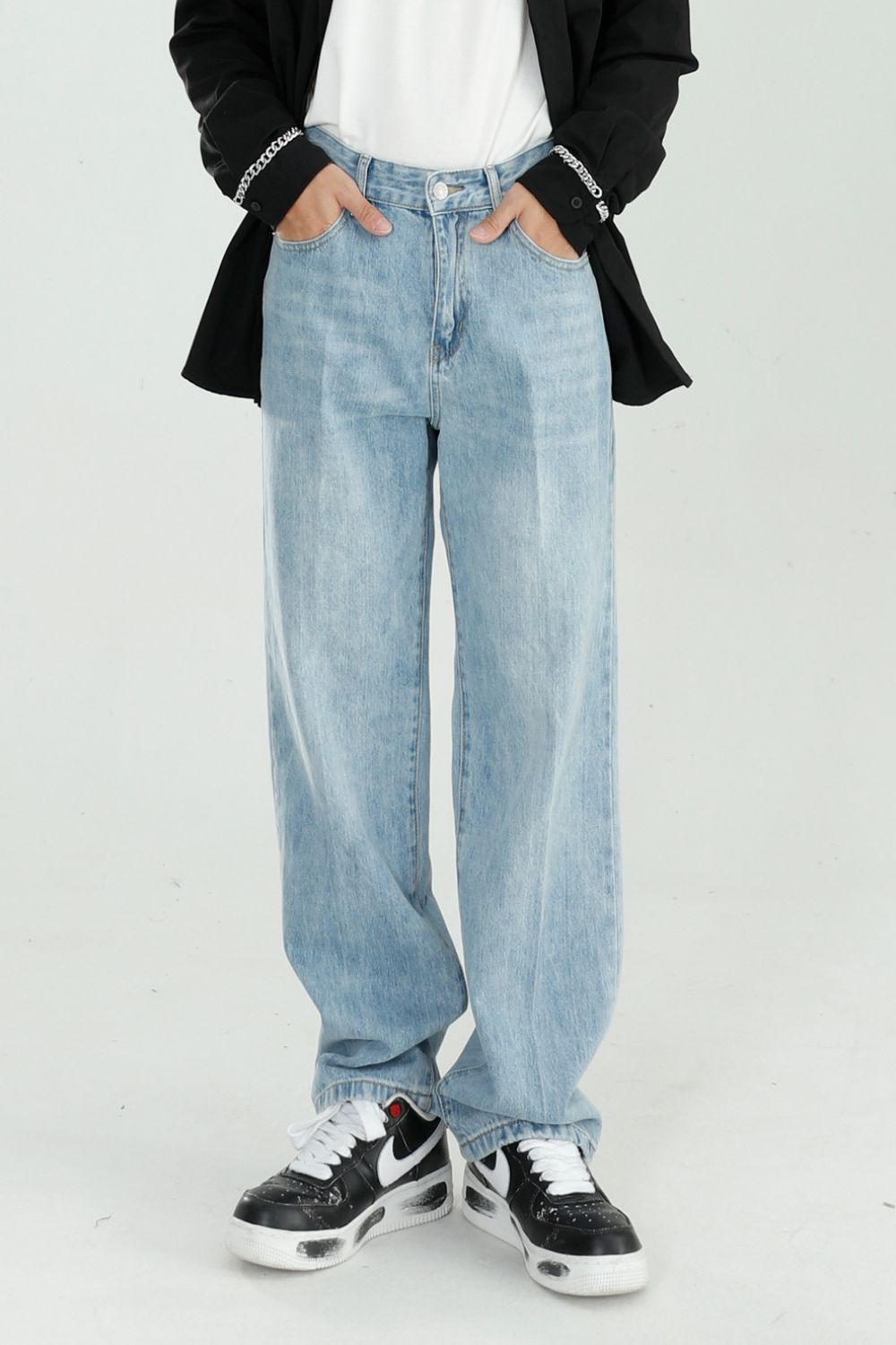 Mid Rise Wide Straight Jeans with Pockets