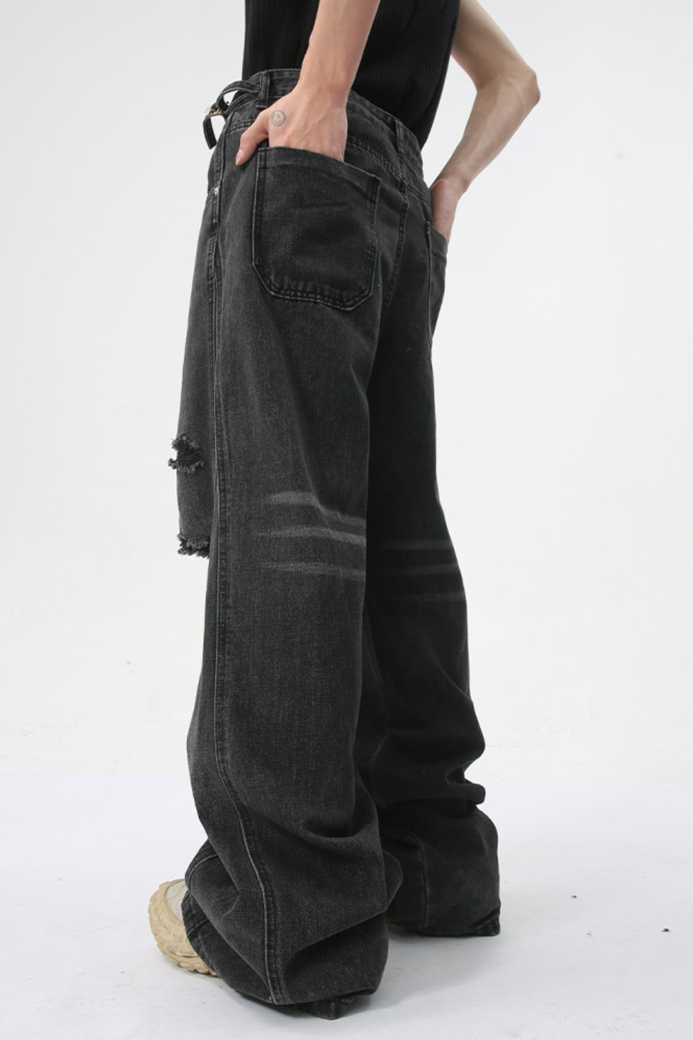 Distressed Jeans with Pockets