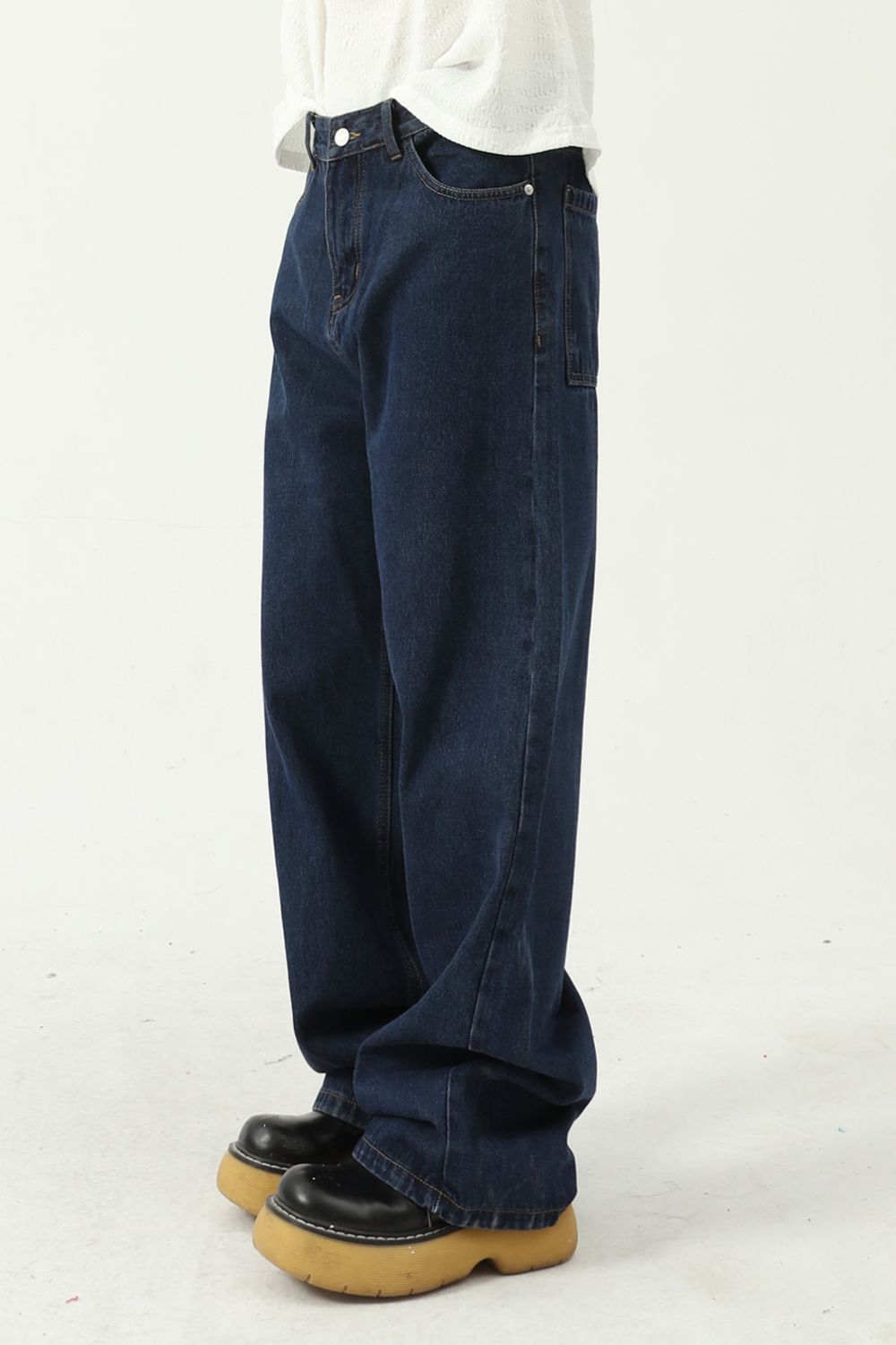 Mid Rise Jeans with Pockets