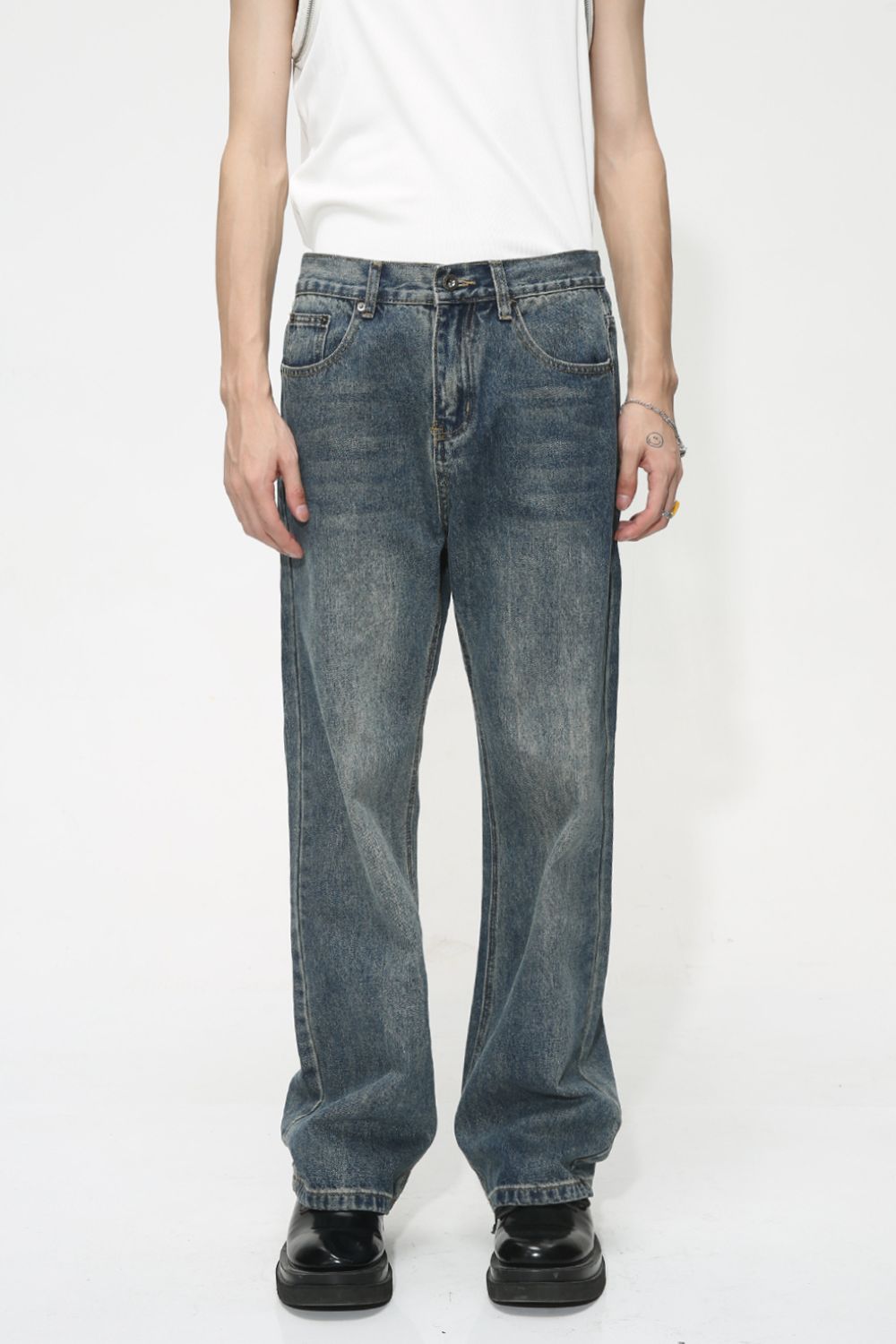 Mid Rise Jeans with Pockets