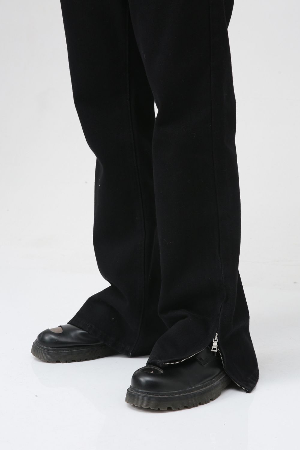 Mid Rise Jeans with Pockets