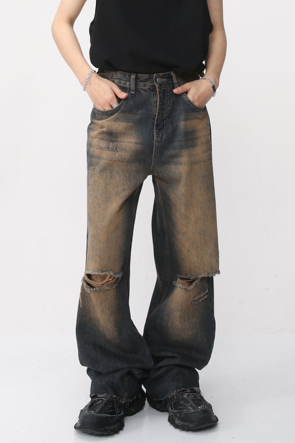 Distressed Wide Leg Jeans