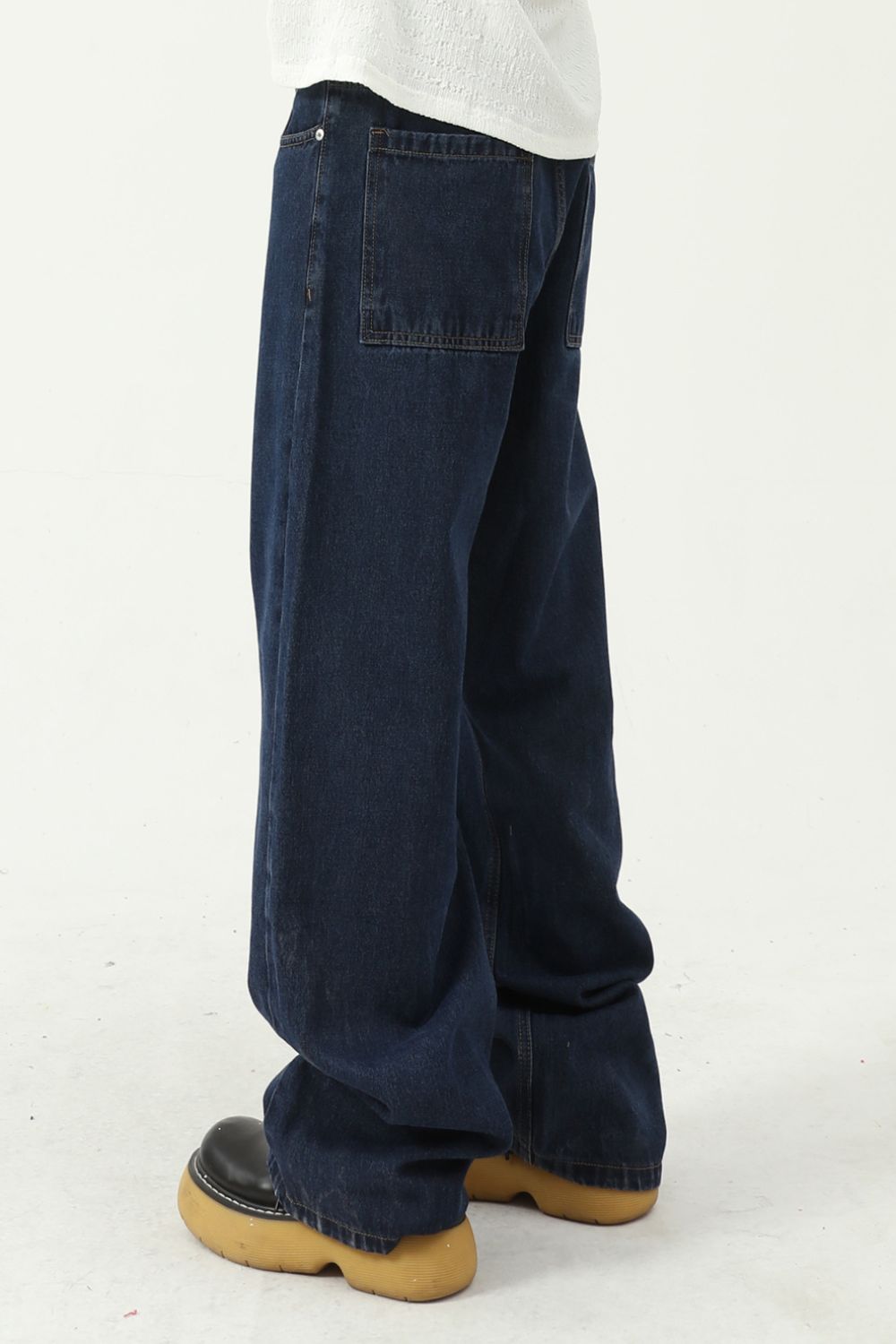 Mid Rise Jeans with Pockets