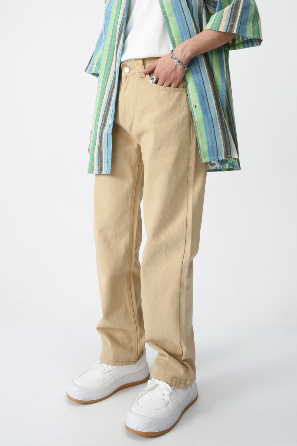 Mid Rise Jeans with Pockets