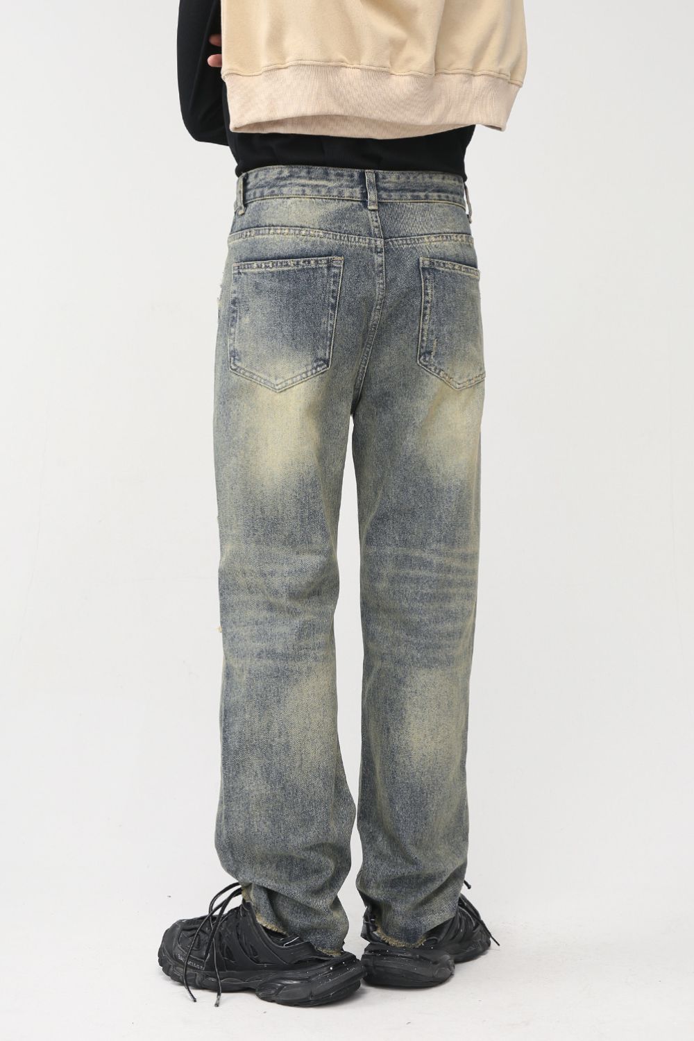 Distressed Mid Rise Jeans with Pockets