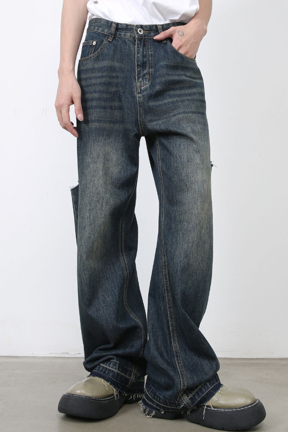 Men's Raw Hem Distressed Jeans with Pockets