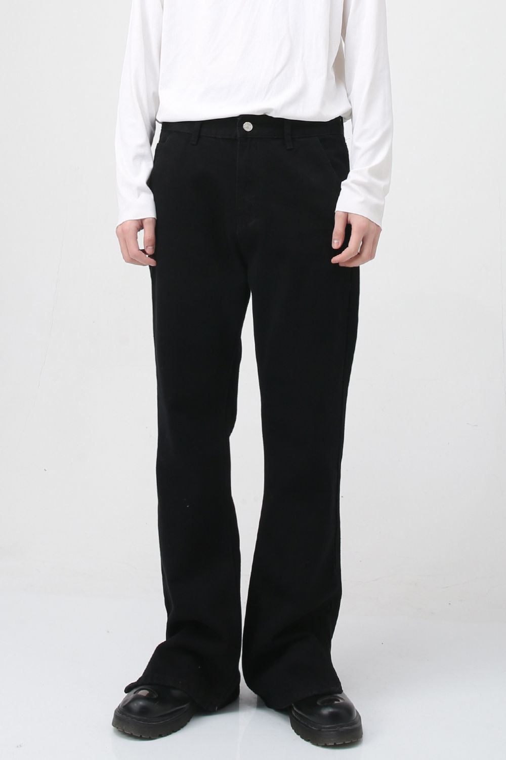 Mid Rise Jeans with Pockets