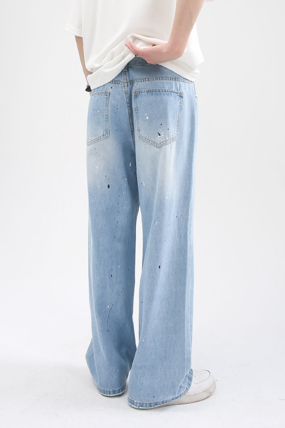 Distressed Jeans with Pockets