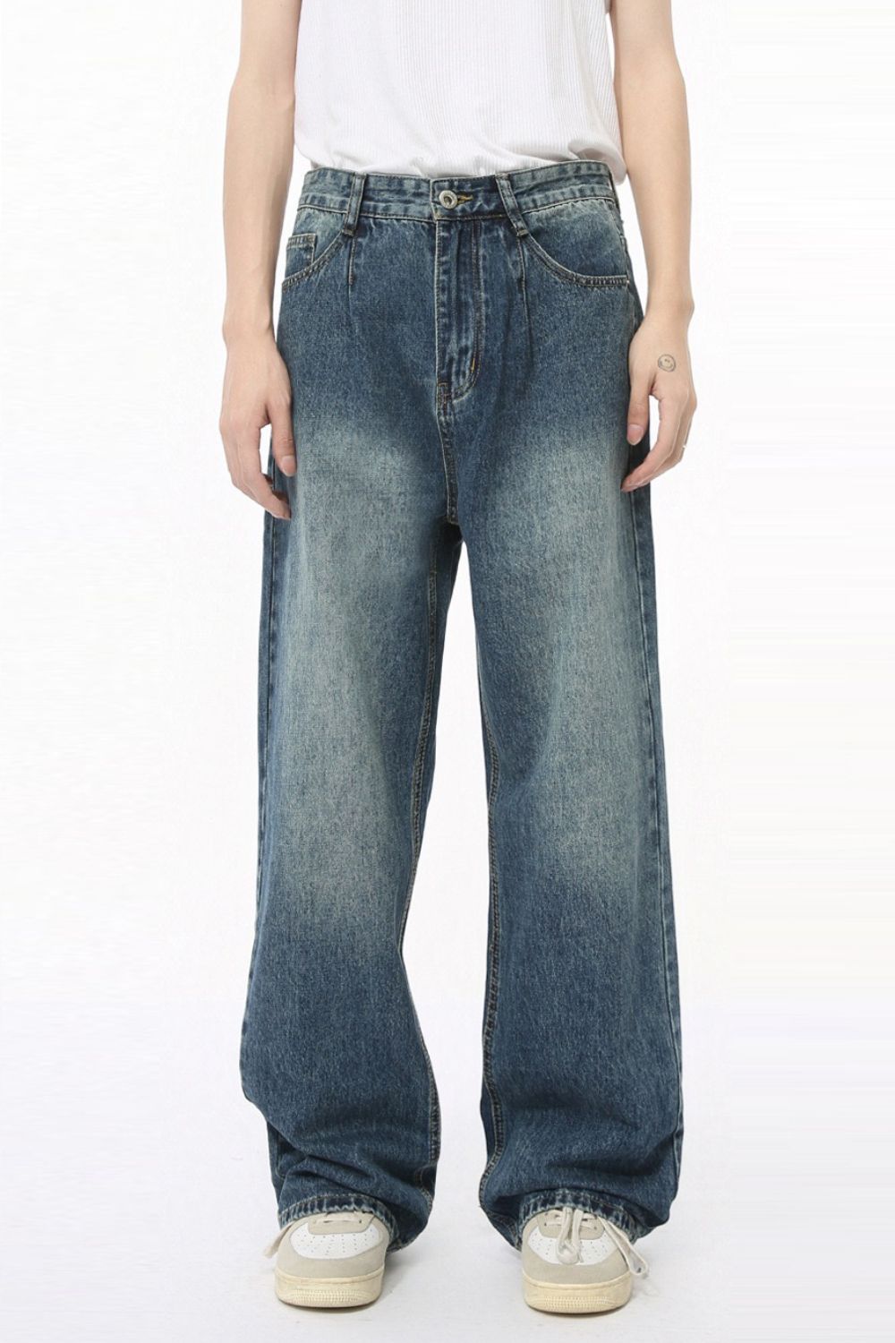 Mid Rise Wide Leg Jeans with Pockets