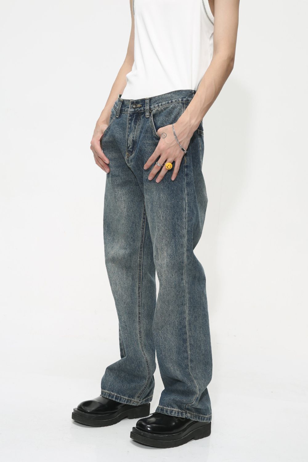 Mid Rise Jeans with Pockets