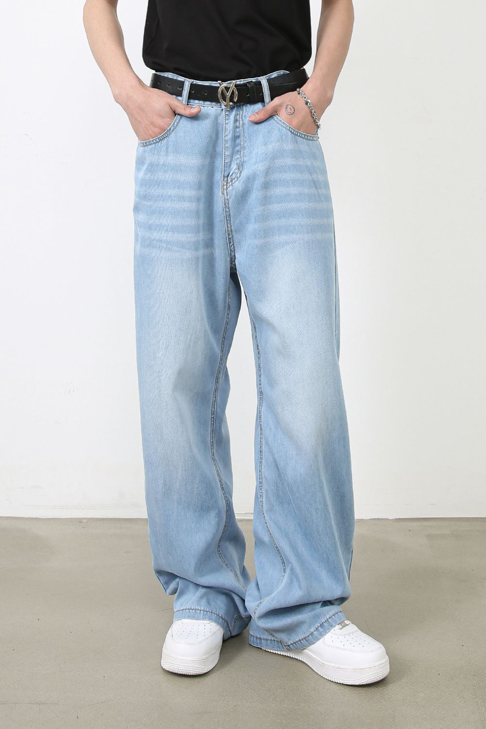 Men's Wide Leg Jeans with Pockets