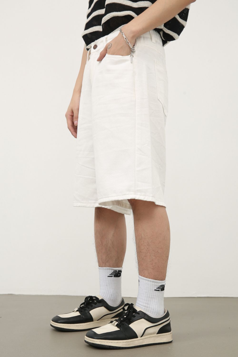 Men's Mid Rise Denim Shorts