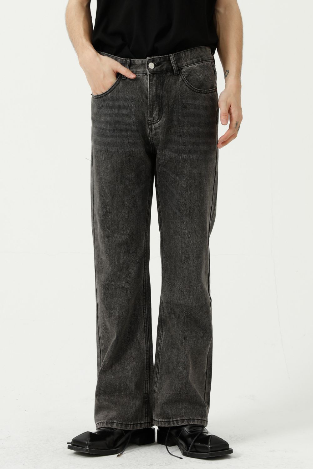 Mid Rise Jeans with Pockets