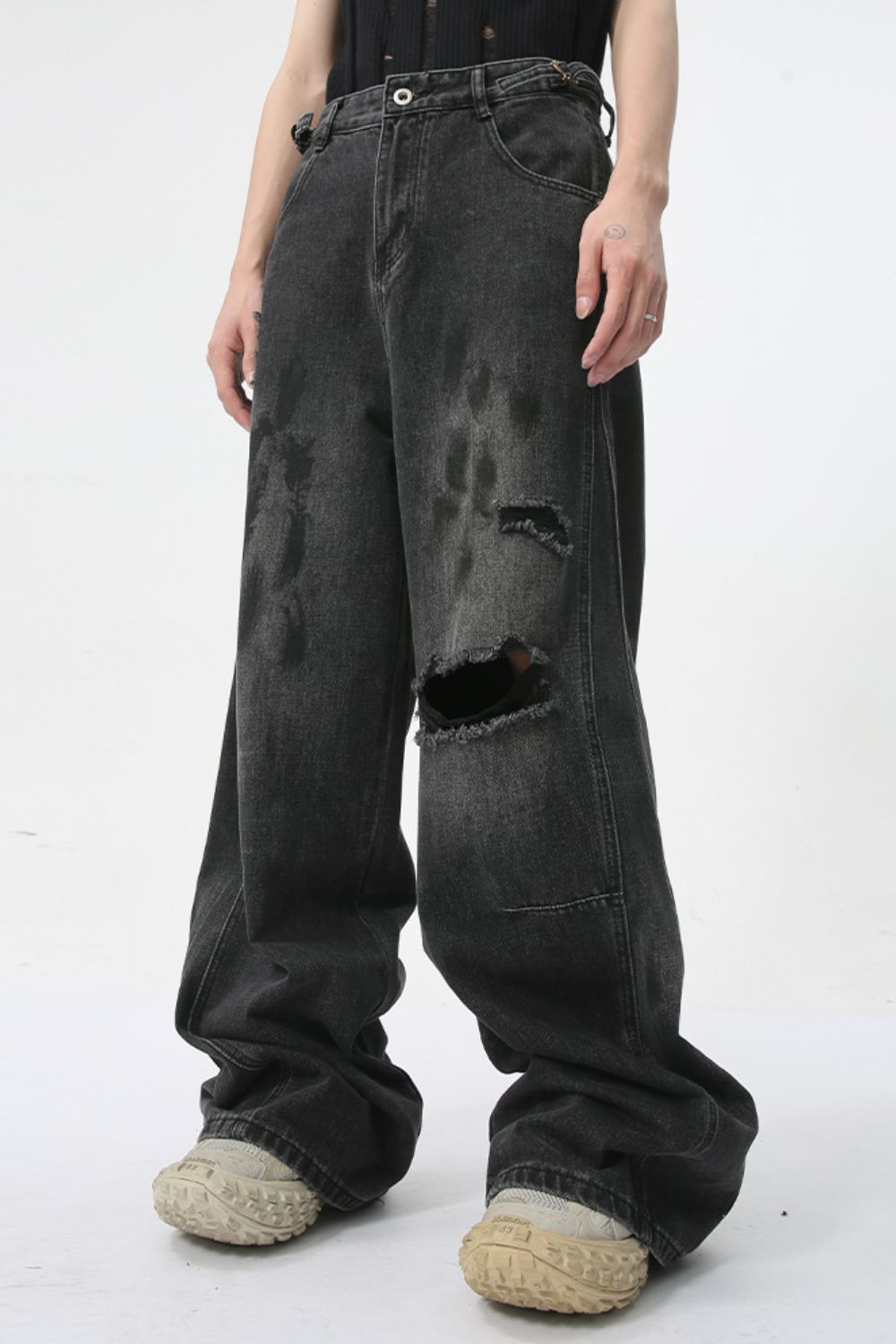 Distressed Jeans with Pockets