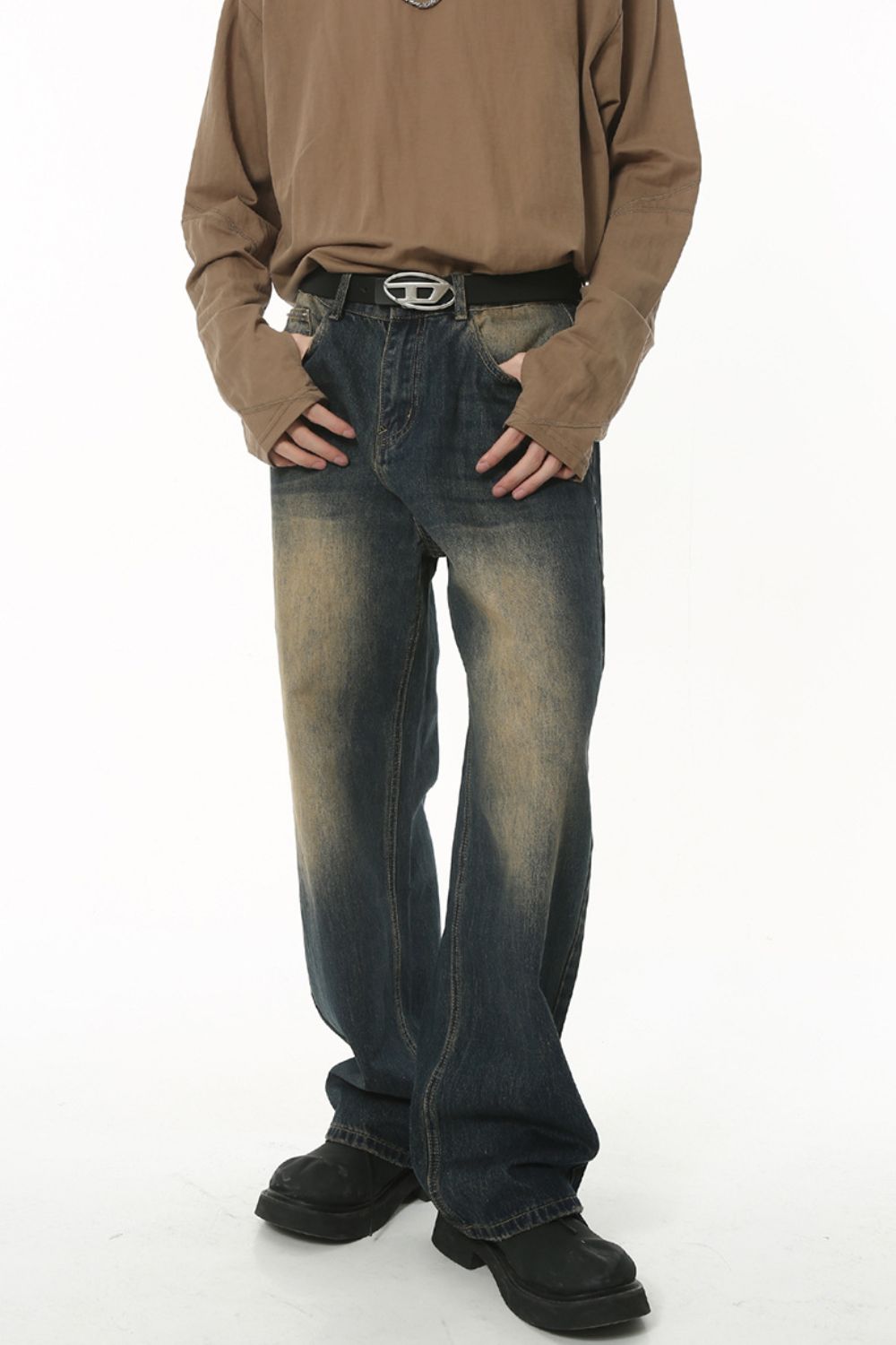 Mid Rise Jeans with Pockets