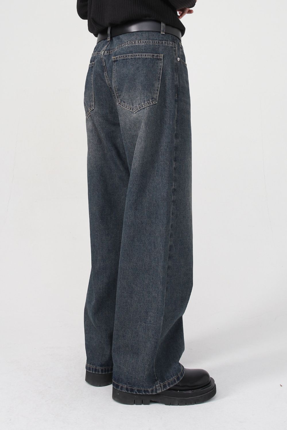 Wide Leg Jeans with Pockets