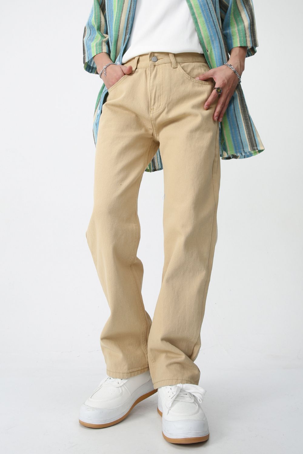 Mid Rise Jeans with Pockets