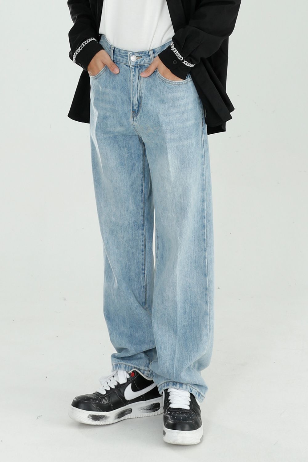 Mid Rise Wide Straight Jeans with Pockets