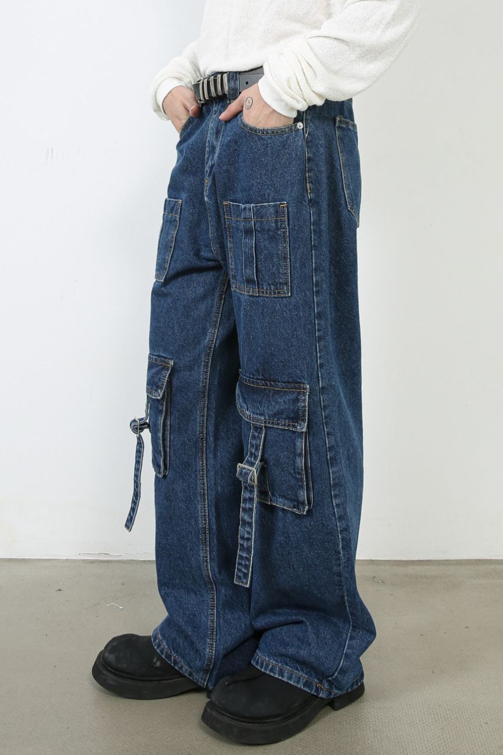 Men's Mid Rise Jeans with Cargo Pockets