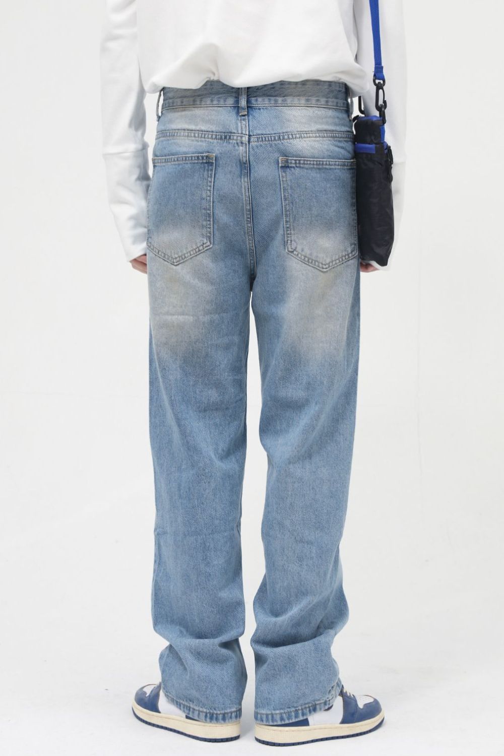 Washed Mid Rise Jeans with Pockets