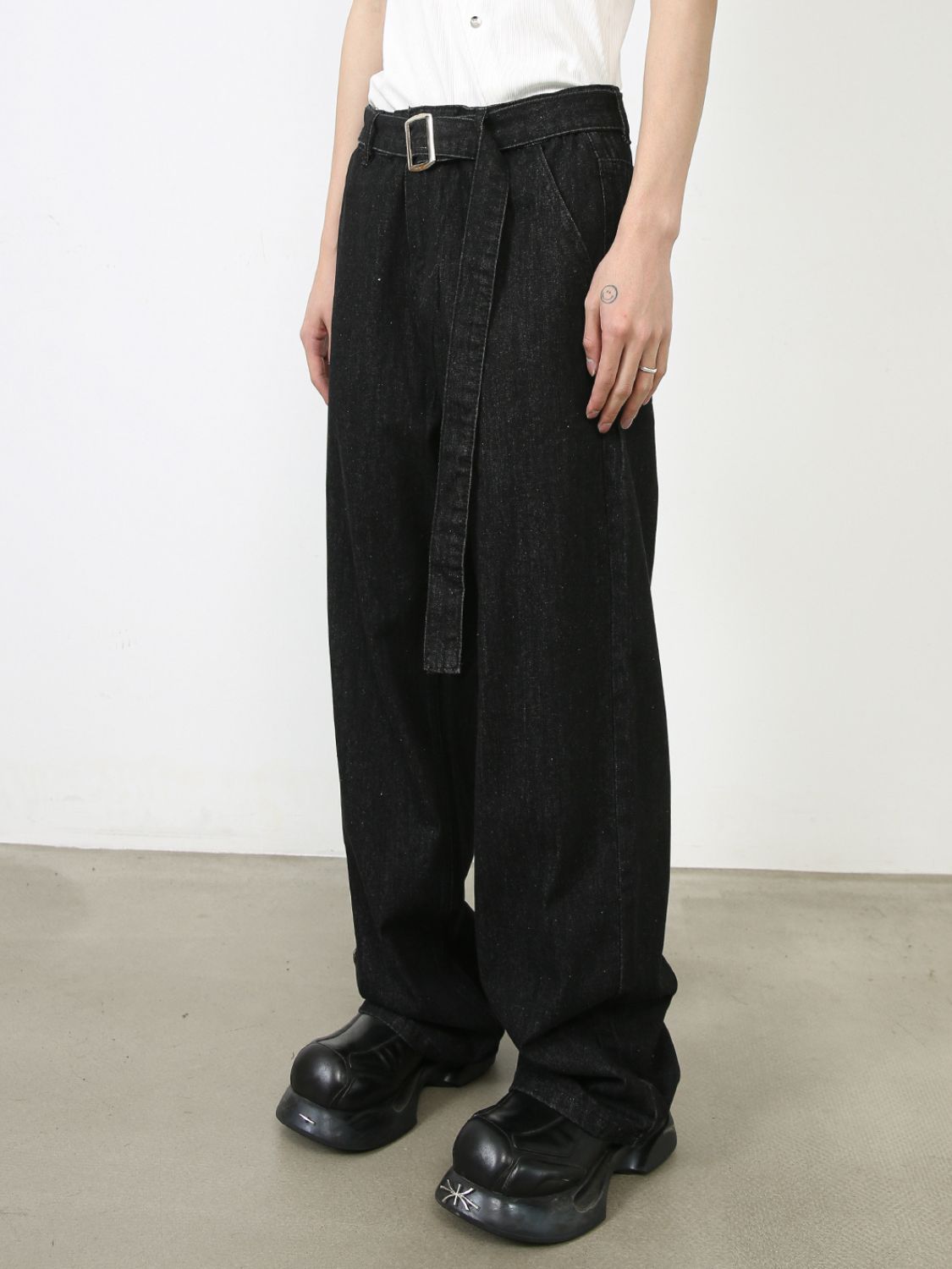 Men's Loose Fit Jeans with Pockets