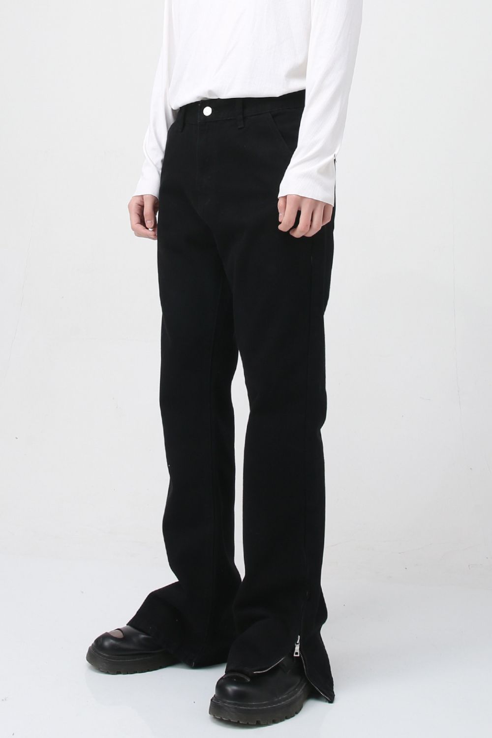 Mid Rise Jeans with Pockets